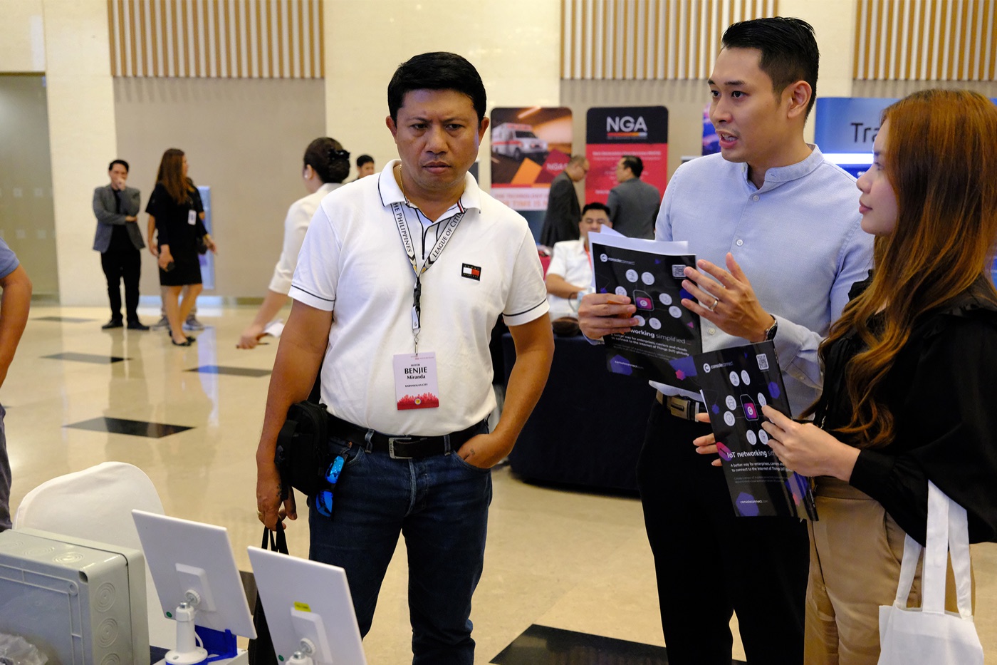 Packetworx discussion with local government representatives at an IoT event