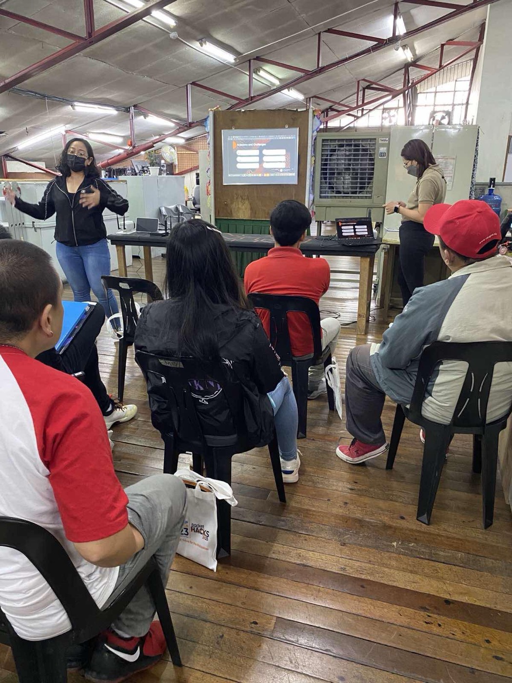 Packetworx university IoT workshop with students and facilitators